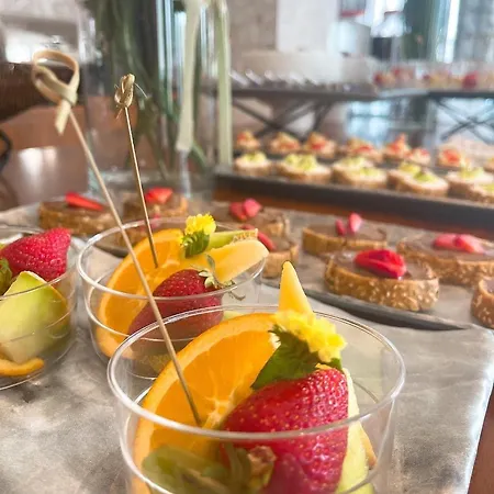 ホテル Light Yzberishti