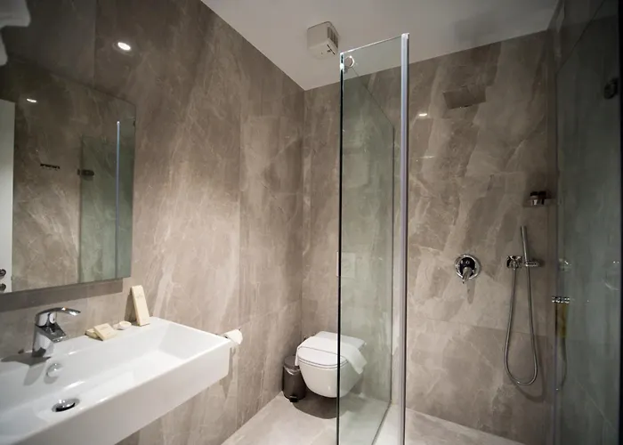 Light Hotel Yzberishti