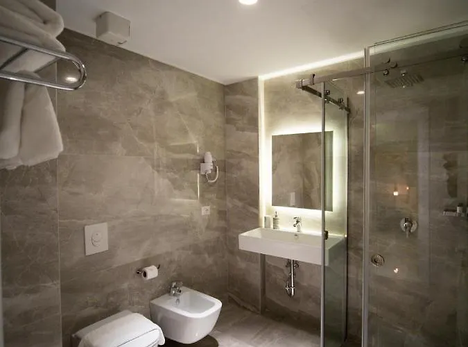 Light Otel Yzberishti