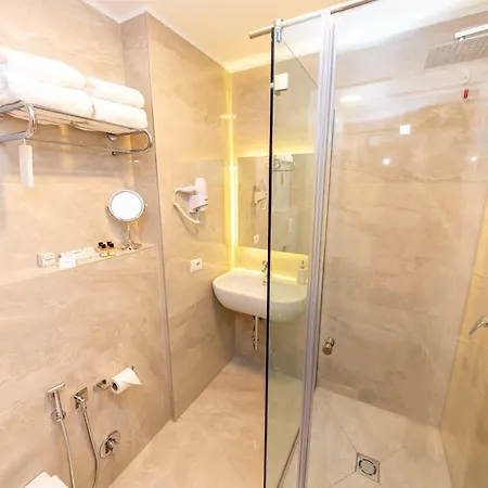 Hotell Light Yzberishti